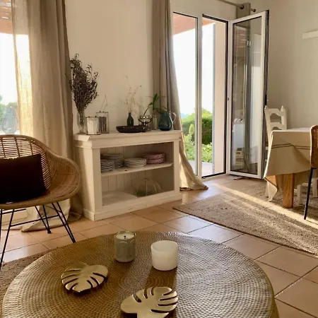 Holiday home Les Restanques Maison Des Chenes Apercue Mer *