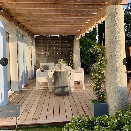 Holiday home Les Restanques Maison Des Chenes Apercue Mer Grimaud